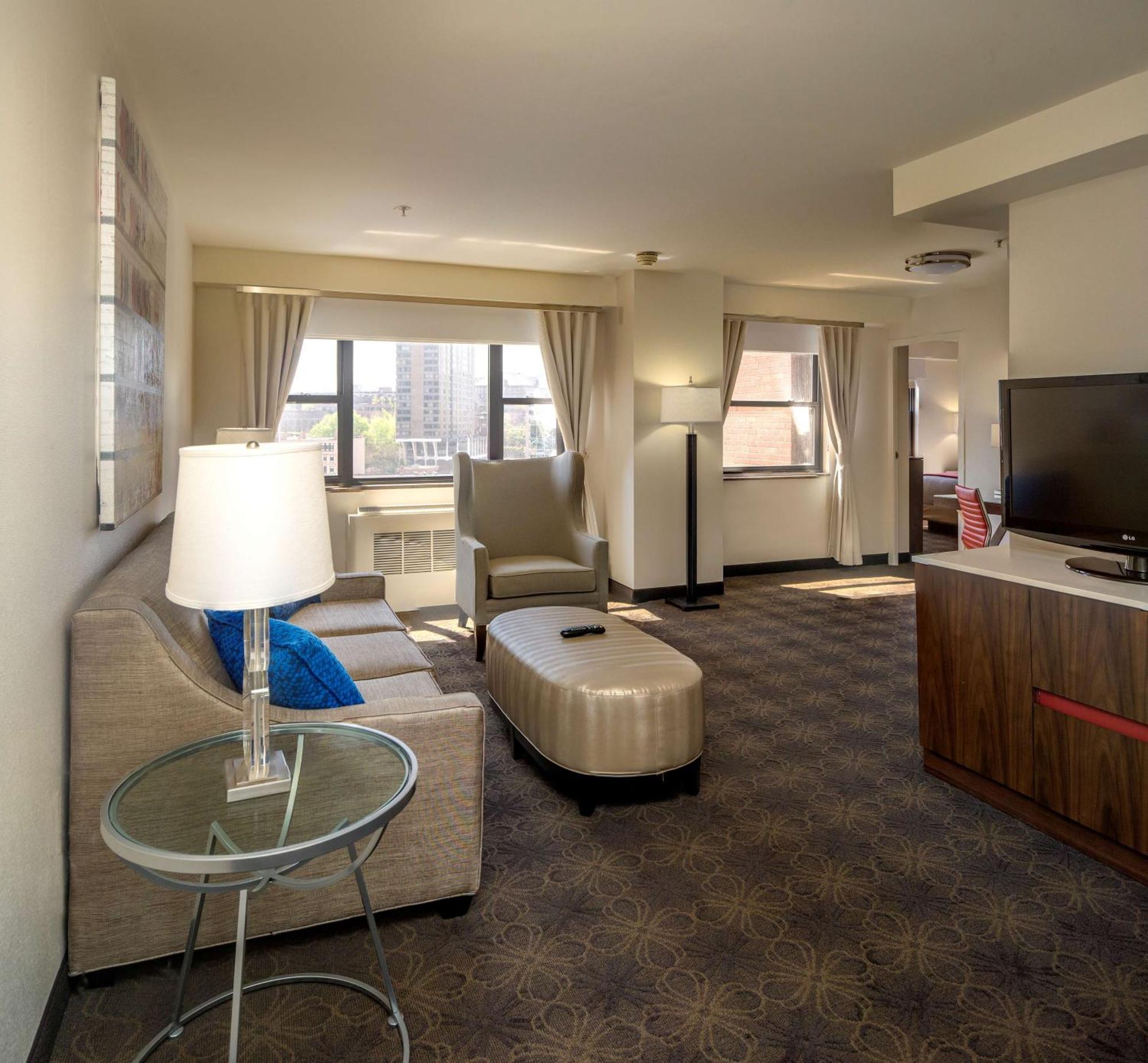 Doubletree By Hilton Hotel & Suites Pittsburgh Downtown Eksteriør bilde